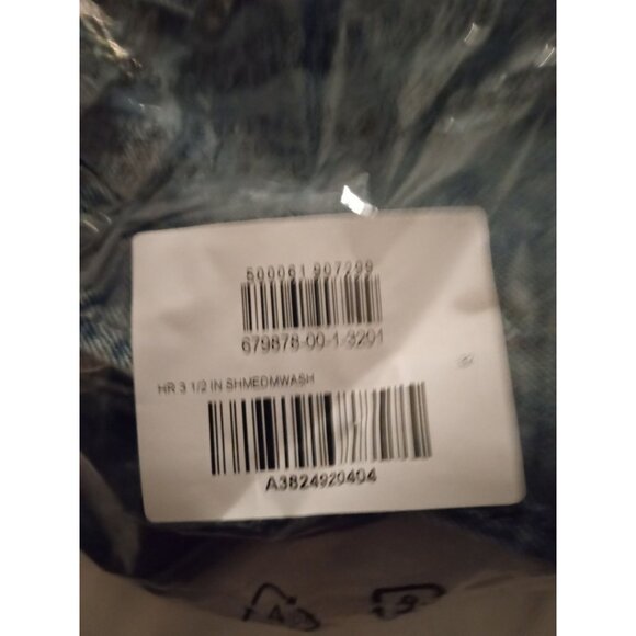 Gap Factory Womens Mid-Rise Distressed Denim Shorts Size 14/32Cotton Blend NWT - Picture 9 of 9